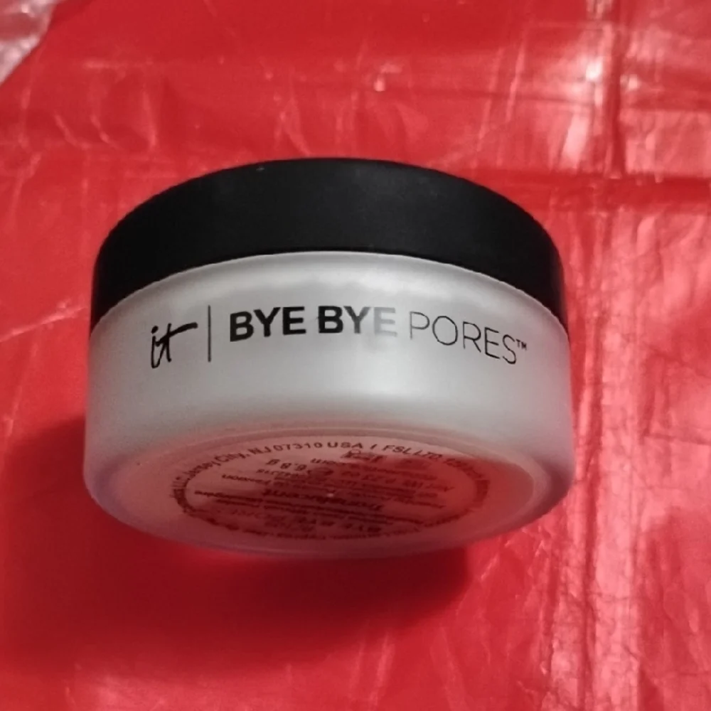 IT Cosmetics Bye Bye Pores Nwob
